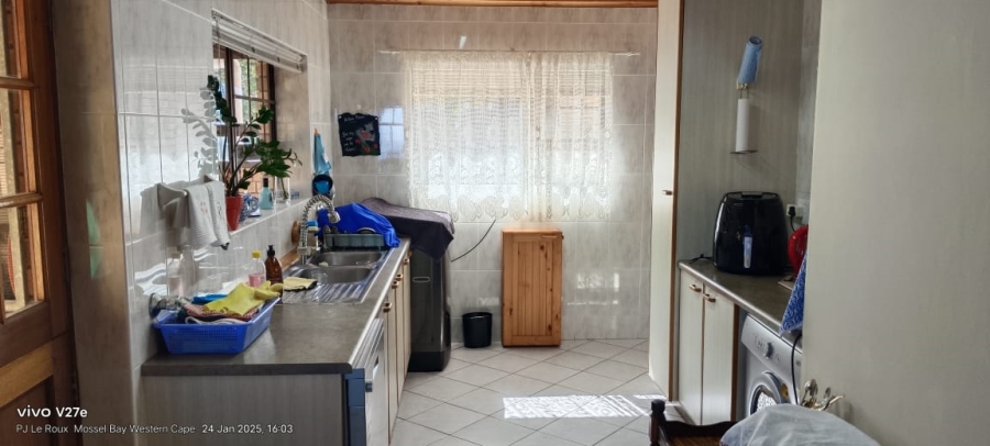 To Let 5 Bedroom Property for Rent in Dana Bay Western Cape